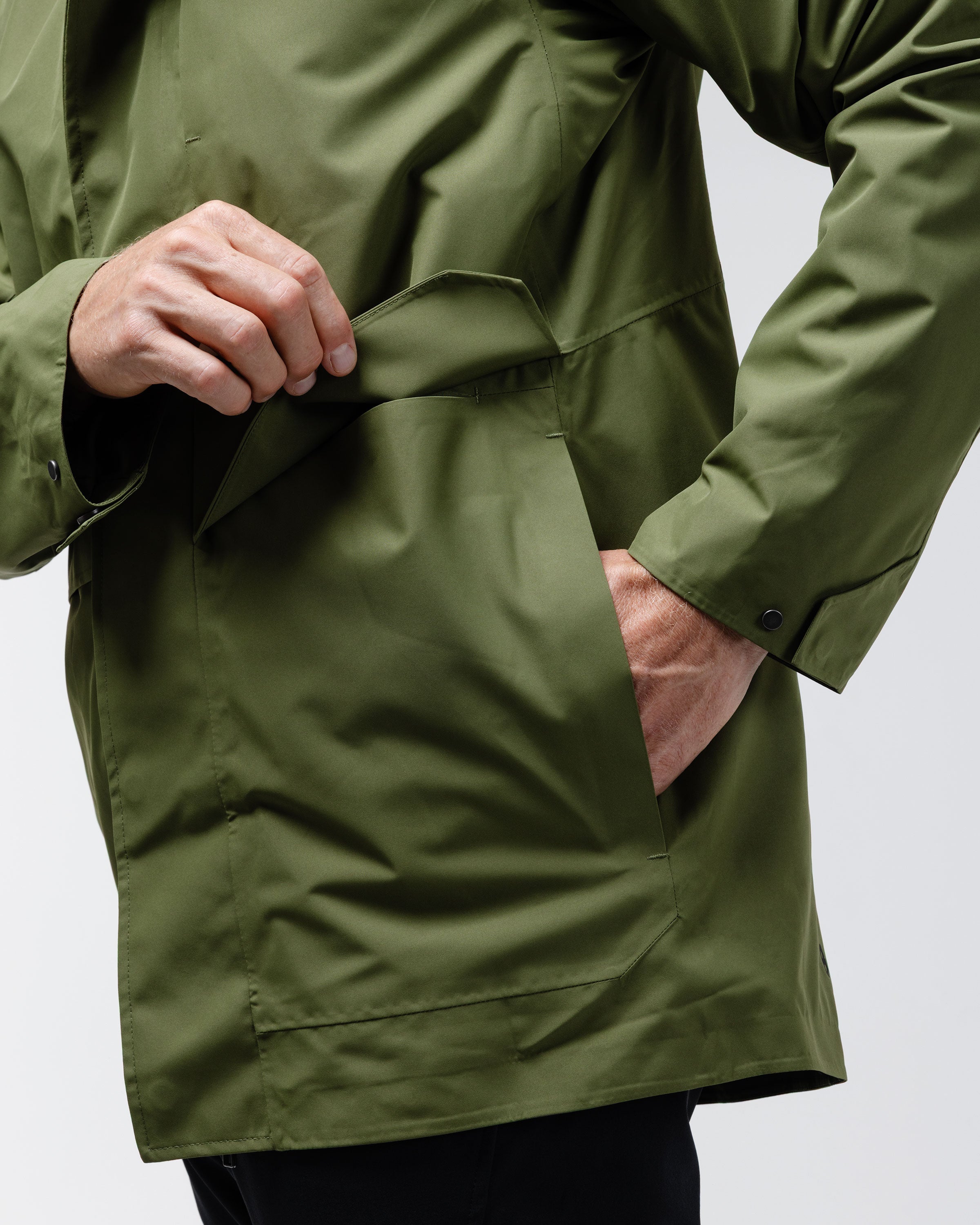 Men's Waterproof Jacket - Windproof Seam-Sealed 2-Layer | Black Crest