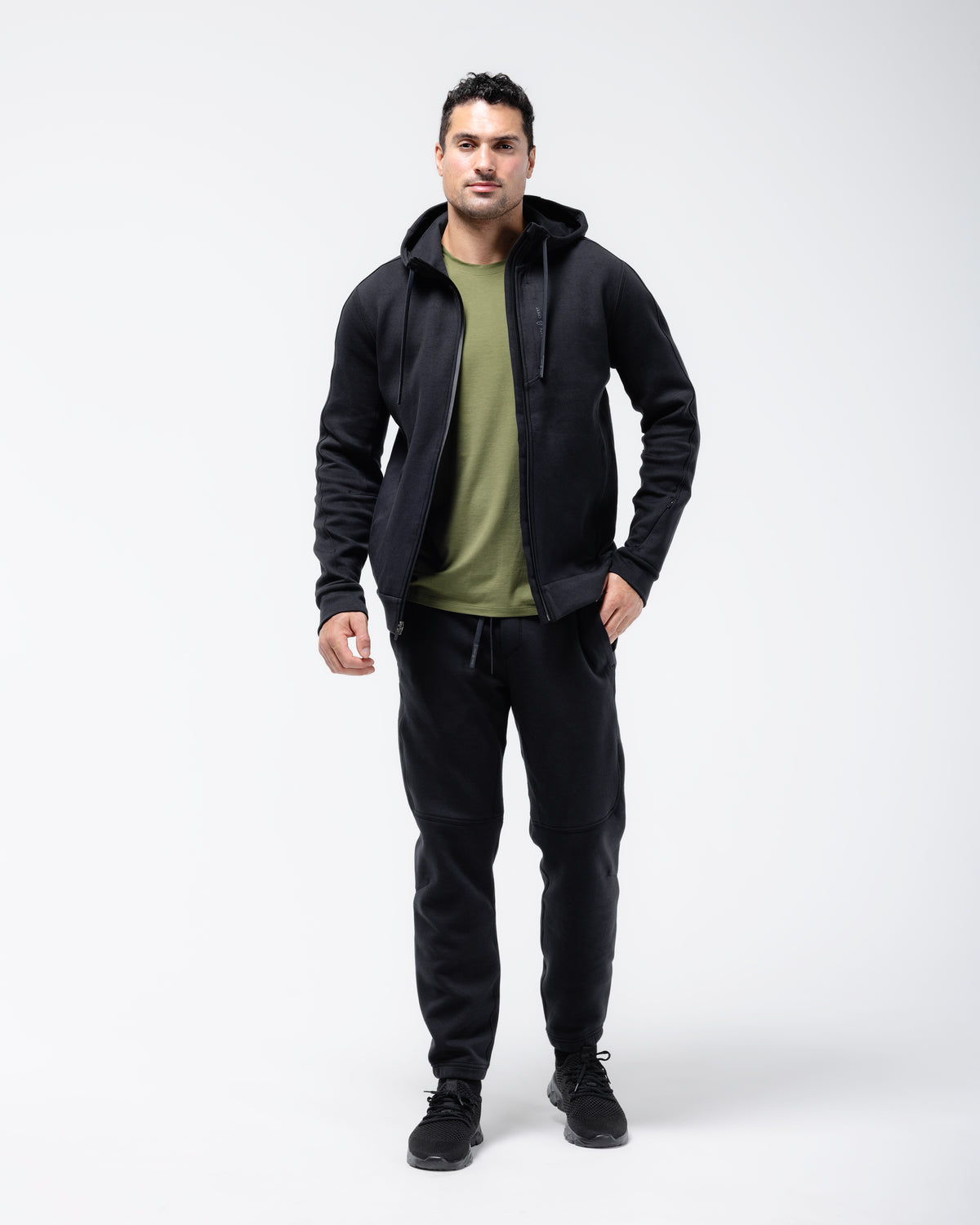 Conjunto deportivo negro de Black Crest