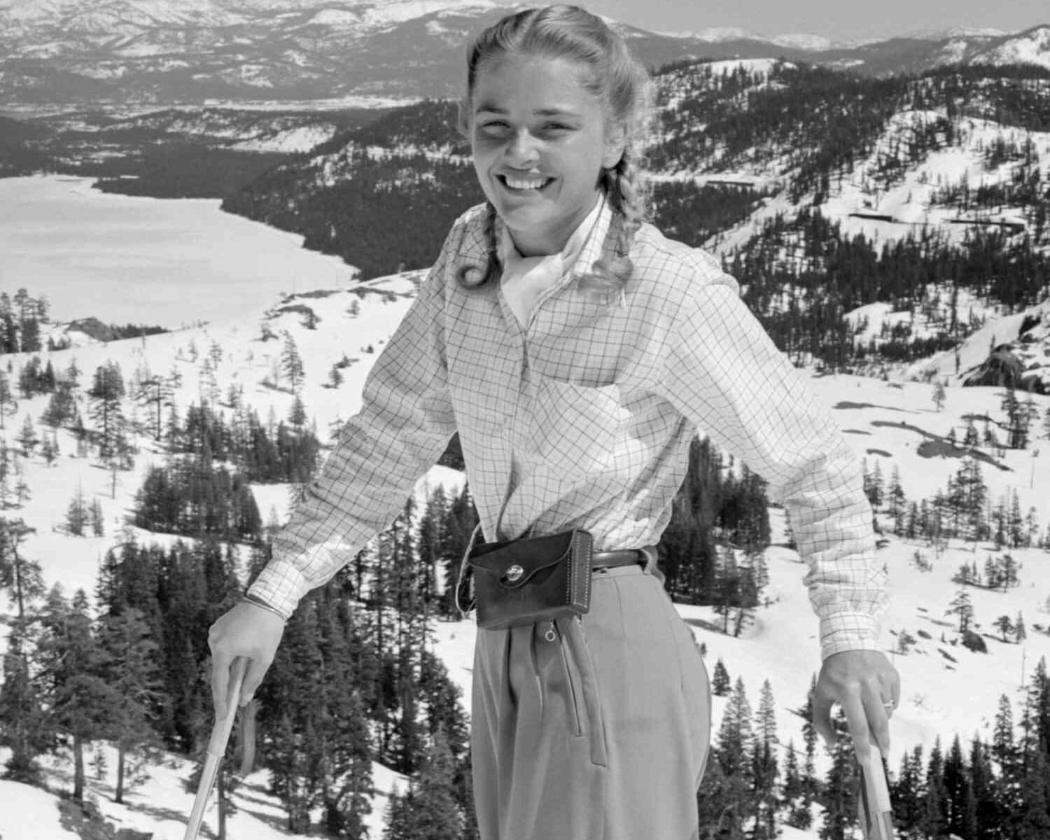 Fanny Pack waist pack on the slopes in the 1950's